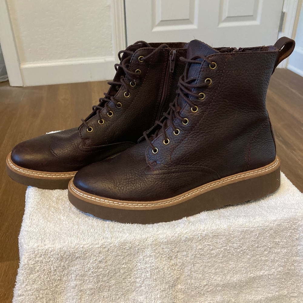 Beautiful Rich colored Brownish Burgundy Unisex Clark Ankle Boots